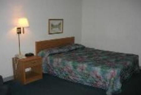 Granite Falls Super Motel Room photo